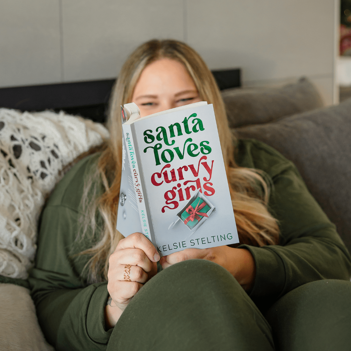 A Curvy Girl Christmas: FIVE Sweet Holiday Romance Books